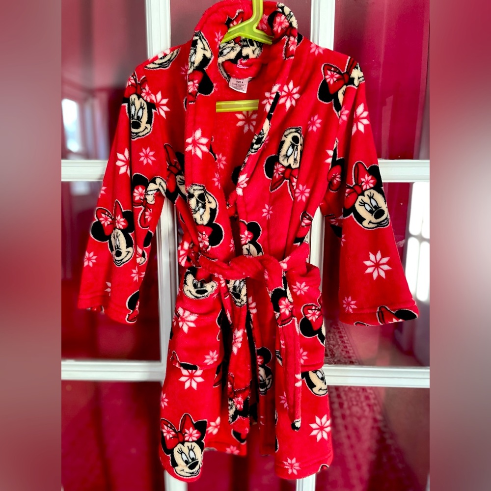 Disney new Mini Mouse fleece holiday rope. Size: 6. Cleaned & ready to be worn.